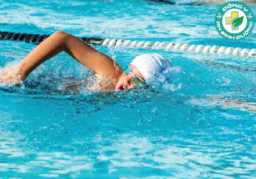 Bơi lội không chỉ giúp bạn giảm cân mà còn cho bạn vóc dáng đẹp