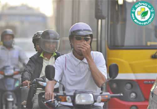 Ô nhiễm môi trường cũng là một nguyên nhân gây rụng tóc