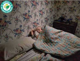 Mất ngủ có thể góp phần gây ra bệnh tim ở những người có thu nhập thấp