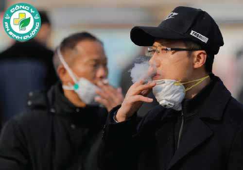 Hút thuốc có vẻ như đóng một vai trò trong việc đàn ông bị tác động mạnh mẽ hơn bởi virus corona