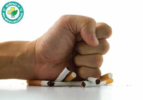 Các hóa chất trong thuốc lá có thể làm tăng huyết áp của bạn bằng cách làm hỏng các thành mạch máu của bạn