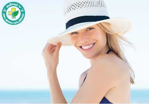 Bảo vệ tóc khỏi ánh nắng mặt trời có thể làm chậm quá trình bạc tóc