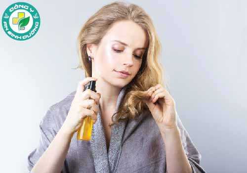 Tinh dầu thiên nhiên không chỉ có mùi thơm mà còn có thể giúp thúc đẩy sự phát triển của tóc.