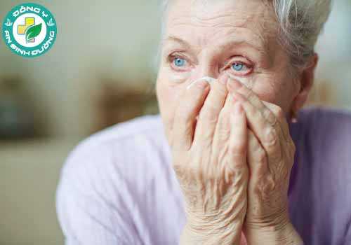 Đục thủy tinh thế và thoái hóa điểm vàng rất thường gặp ở người cao tuổi