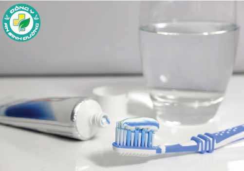 Florua được cho là giúp sửa chữa, phục hồi răng cũng như ức chế vi khuẩn gây sâu răng